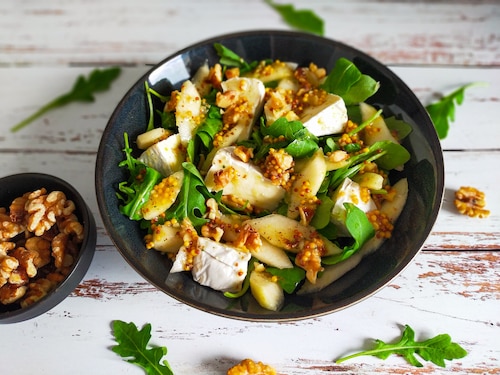 Przepis na Sałatka z camembertem i gruszką Sałatka z camembertem i gruszką