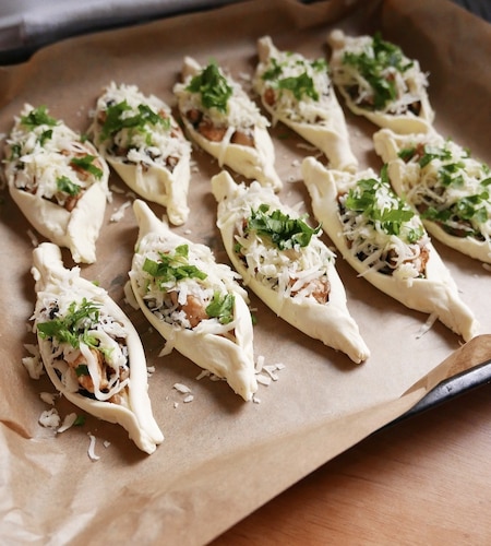 Przepis na Łódeczki z ciasta francuskiego z kurczakiem Łódeczki z ciasta francuskiego z kurczakiem