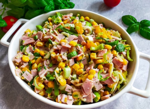 Przepis na Grillowa sałatka z sosem czosnkowym Grillowa sałatka z sosem czosnkowym