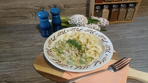 Przepis na Makaron w sosie brokułowym z szynką Makaron w sosie brokułowym z szynką