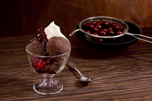 Przepis na Lody czekoladowe z wiśniami Lody czekoladowe z wiśniami
