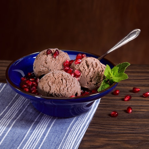 Przepis na Lody czekoladowe z belgijską czekoladą i owocem granatu Lody czekoladowe z belgijską czekoladą i owocem granatu