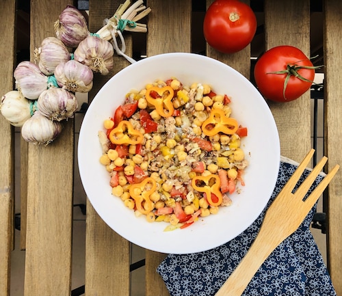 Przepis na Sałatka z ciecierzycą i sardynkami Sałatka z ciecierzycą i sardynkami