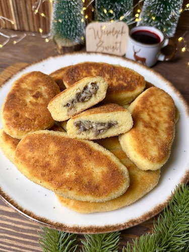 Przepis na Krokiety ziemniaczane faszerowane pieczarkami i serem Krokiety ziemniaczane faszerowane pieczarkami i serem