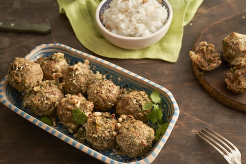 Izraelskie klopsiki zapiekane z pastą tahini i Za’atarem