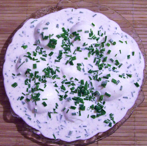 Jaja w sosie szczypiorkowym