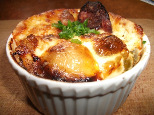 Przepis na Jaja zapiekane z groszkiem pod jogurtową kołderką Jaja zapiekane z groszkiem pod jogurtową kołderką