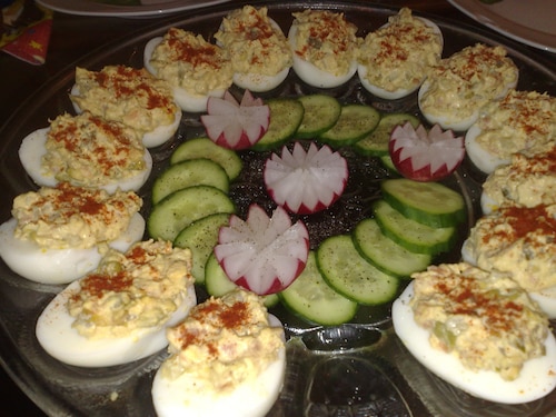 Jajka faszerowane z łososiem