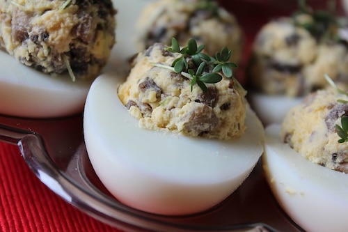 Jajka faszerowane z pieczarkami i rzeżuchą