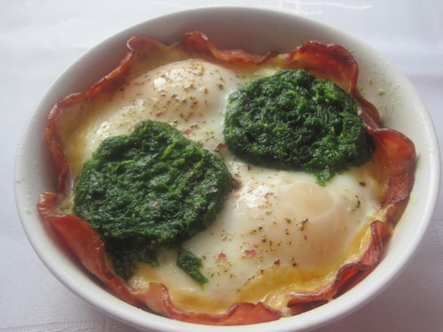 Jajka sadzone ze szpinakiem