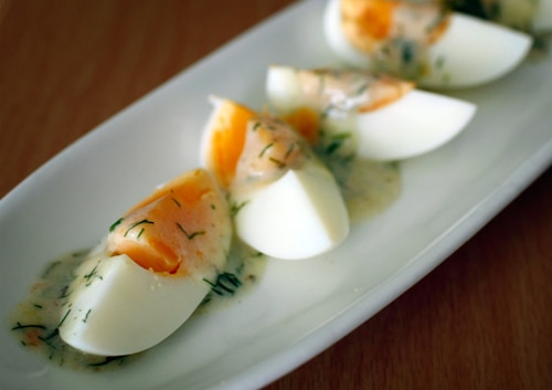 Jajka w sosie koperkowym