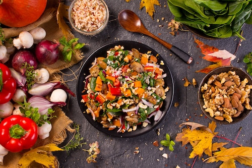 Przepis na Jesienna sałatka z pieczarkami i marynowaną dynią Jesienna sałatka z pieczarkami i marynowaną dynią