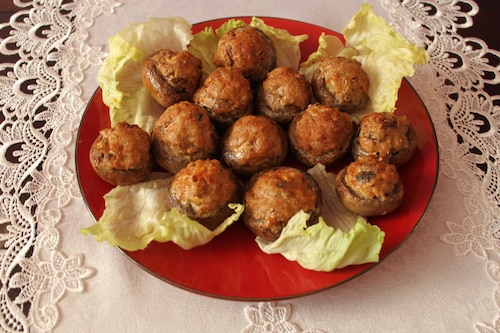 Karnawałowa przekąska - nadziewane pieczarki