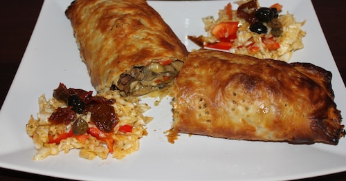 Karnawałowa przekąska - Rolada pizza z ciasta francuskiego