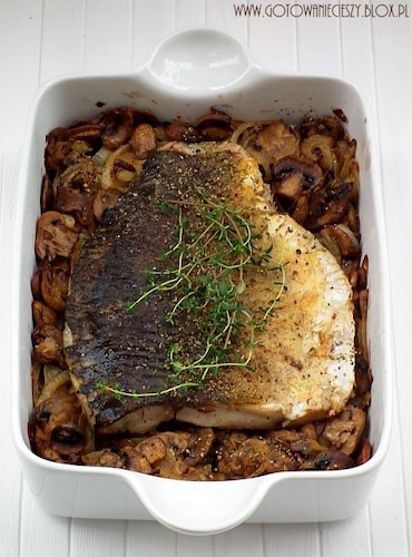 Przepis na Karp zapiekany na ziołowych pieczarkach Karp zapiekany na ziołowych pieczarkach