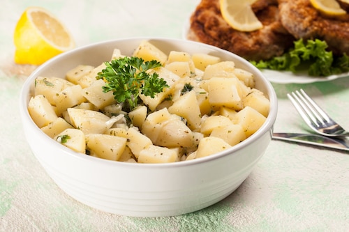 Przepis na Kartoffelsalat czyli niemiecka sałatka ziemniaczana Kartoffelsalat czyli niemiecka sałatka ziemniaczana