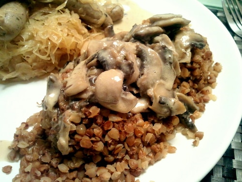 Kasza gryczana z sosem pieczarkowym