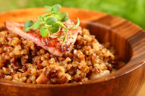 Kasza gryczana z wędzonym boczkiem na sypko