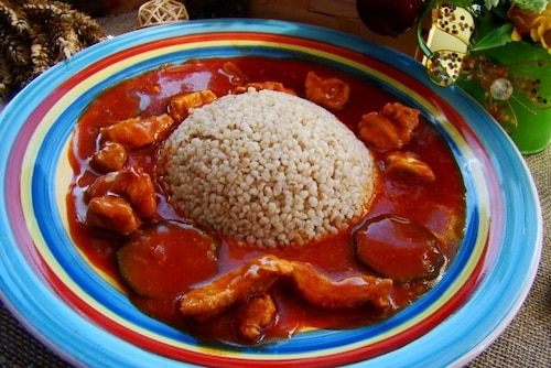 Przepis na Kasza z gulaszem mięsno-cukiniowym  Kasza z gulaszem mięsno-cukiniowym