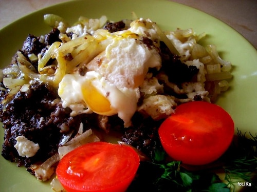 Kaszanka z cebulką i jajkiem 