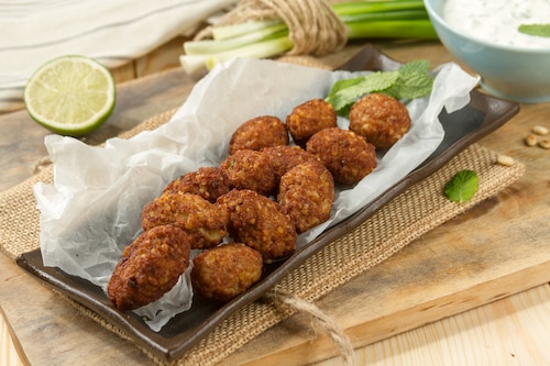 Kibbeh – libańskie przekąski z miętowym jogurtem - VIDEO