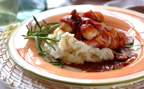 Przepis na Kiełbaski z boczkiem i sosem śliwkowym Kiełbaski z boczkiem i sosem śliwkowym