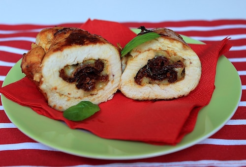 Kieszonki drobiowe z żółtym serem i suszonymi pomidorami