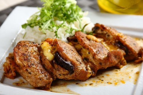 Przepis na Kieszonki schabowe z suszoną śliwką i serem Kieszonki schabowe z suszoną śliwką i serem