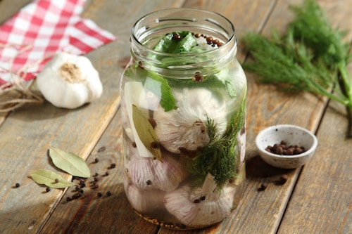 Kiszone główki czosnku