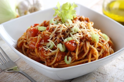 Przepis na Klasyczne spaghetti bolognese z pomidorami Klasyczne spaghetti bolognese z pomidorami