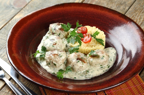 Klopsiki z suszoną żurawiną w sosie z białego wina