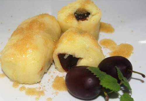 Przepis na Knedliki ze śliwkami Knedliki ze śliwkami