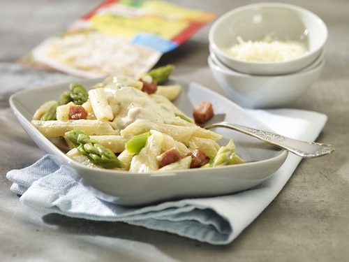 Kremowe penne z szynką i szparagami
