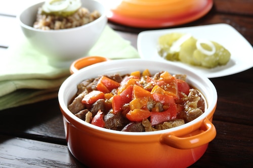 Kociołek gulaszowy z kaszą 