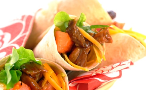 Przepis na Koktajlowe rożki z wołowiną Koktajlowe rożki z wołowiną