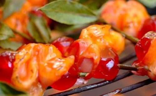 Przepis na Koktajlowe szaszłyczki z sosem słodko-ostrym Koktajlowe szaszłyczki z sosem słodko-ostrym