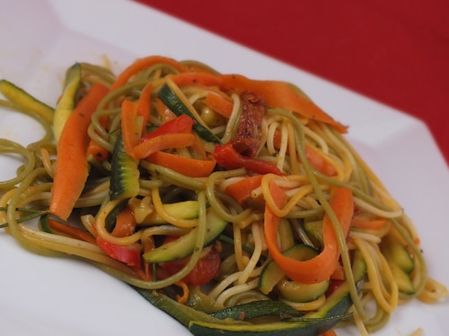 Przepis na Kolorowe spaghetti z warzywami Kolorowe spaghetti z warzywami