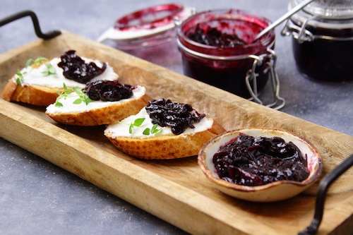 Przepis na Konfitura z czerwonej cebuli - VIDEO Konfitura z czerwonej cebuli - VIDEO