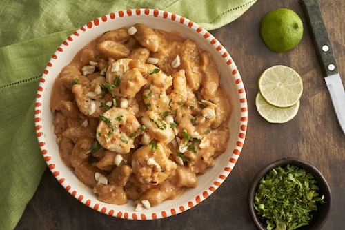 Kopytka z batatów z krewetkami w tajskim curry 