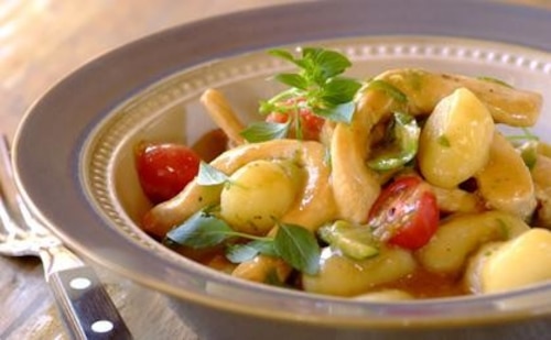 Kopytka z pesto z suszonych pomidorów