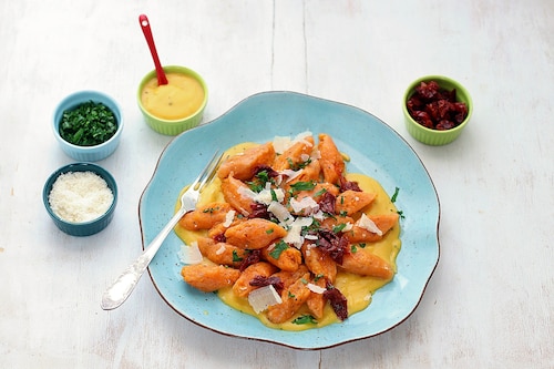 Kopytka z batatów z sosem dyniowym