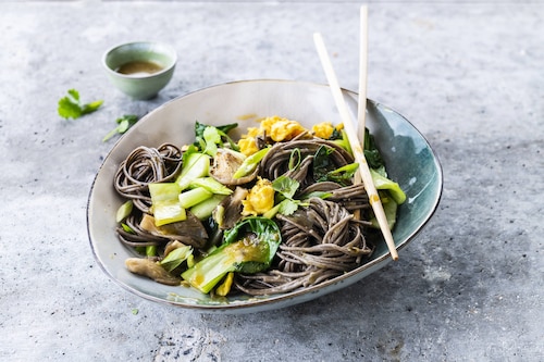 Przepis na Koreański Stir Fry z szpinakiem i omletem  Koreański Stir Fry z szpinakiem i omletem