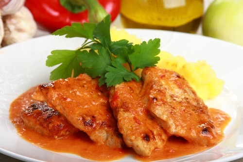 Przepis na Kotleciki schabowe z paprykowym sosem Kotleciki schabowe z paprykowym sosem