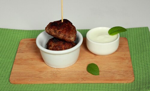 Przepis na Kotlety drobiowe z suszonymi pomidorami Kotlety drobiowe z suszonymi pomidorami