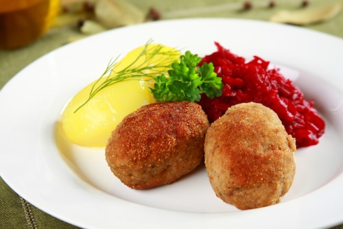 Przepis na Kotlety mielone z buraczkami - VIDEO Kotlety mielone z buraczkami - VIDEO