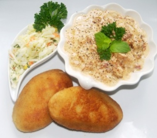 Kotlety ziemniaczane z sosem  
