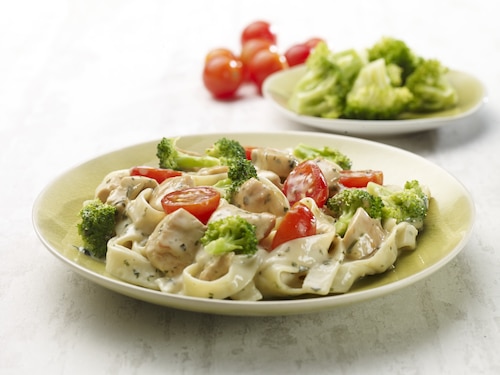 Kremowe tagliatelle z kurczakiem i brokułami