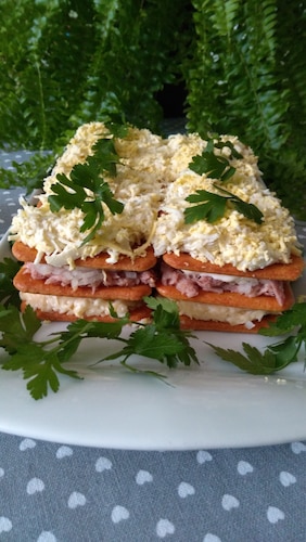 Sałatka z tuńczyka na krakersach