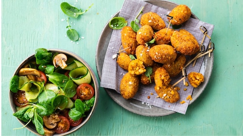 Przepis na Krokiety ze słodkich ziemniaków z sałatką Krokiety ze słodkich ziemniaków z sałatką