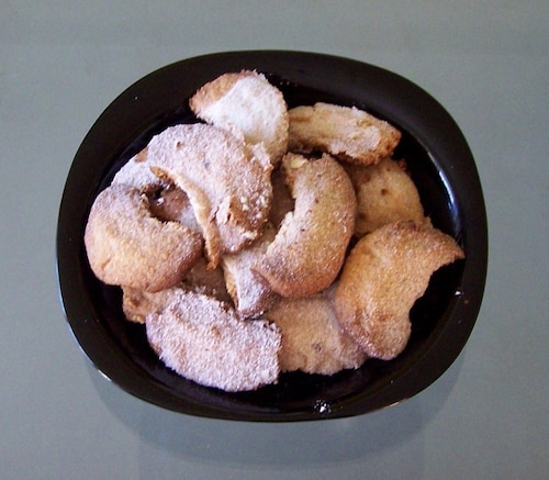 Kruche rożki orzechowe